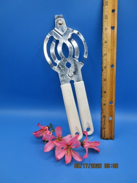 Multifunctional Kitchen Tool Jar & Bottle Opener