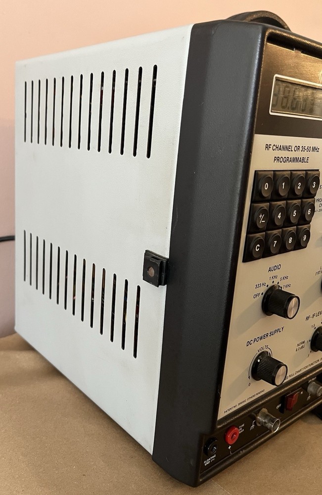 Sencore VA62 Universal Video Analyzer W/ Manual - Powers On Not Further Tested