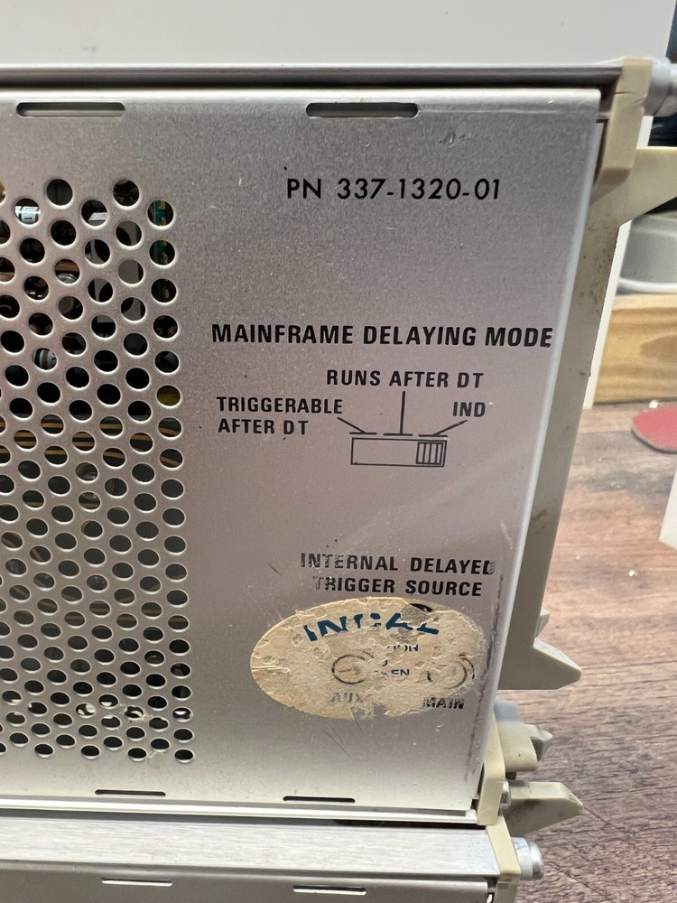 Tektronix 7B52 Dual Base and 7A18 Amplifier