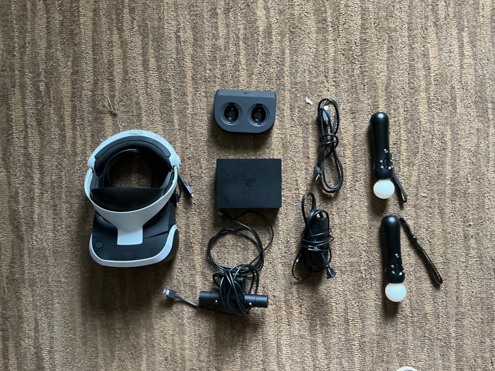 PLAYSTATION 4 PRO VR BUNDLE WITH GAMES