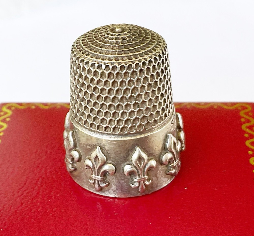 Antique Sterling Thimble, Raised Fleur-De-Lis, Simmons