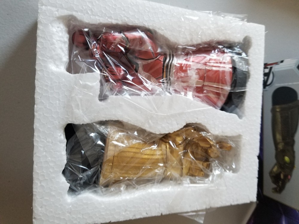 MARVEL AVENGERS ENDGAME PX PREVIEW INFINITY GAUNTLET/IRONMAN DESKTOP MONUMENT