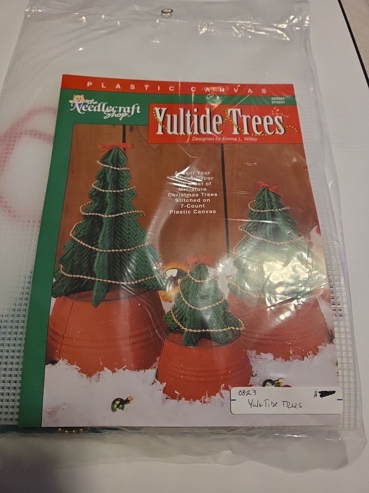 Needlecraft yultide trees. #400304