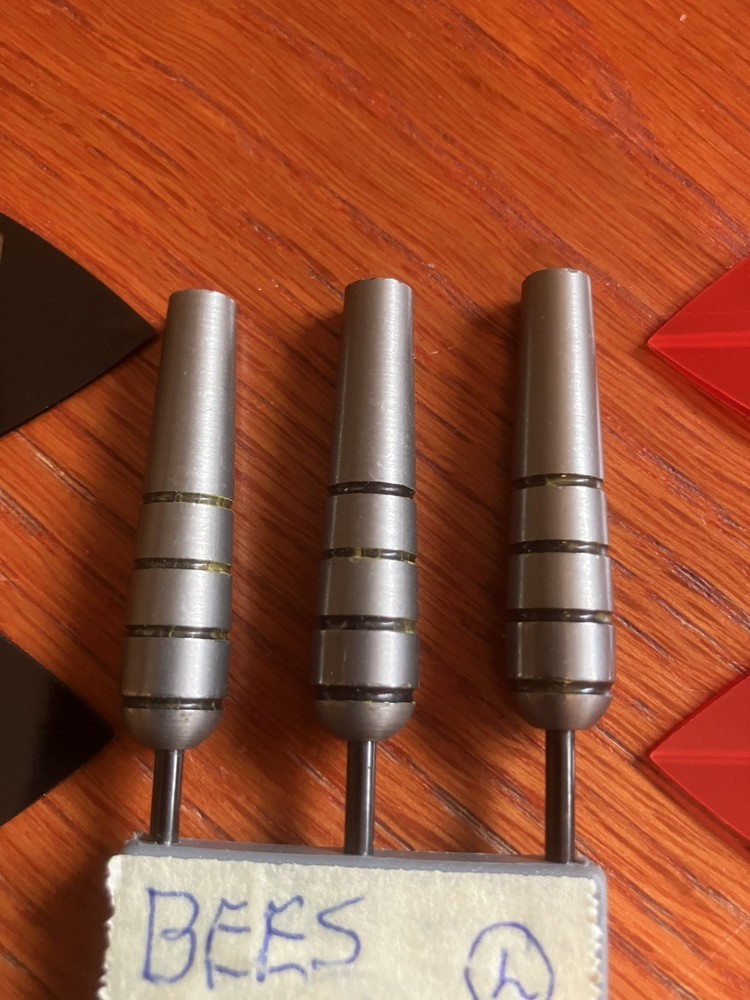 BEES DARTS - 25 GRAMS - MINT