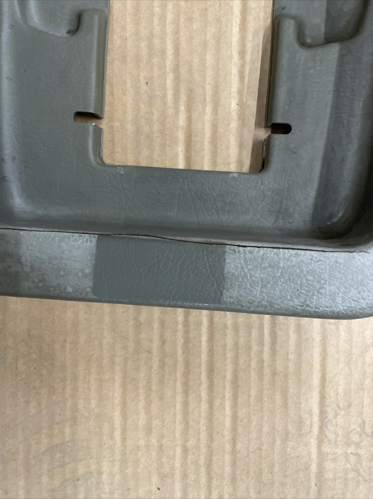 Peterbilt Cover-Ven Trim Used