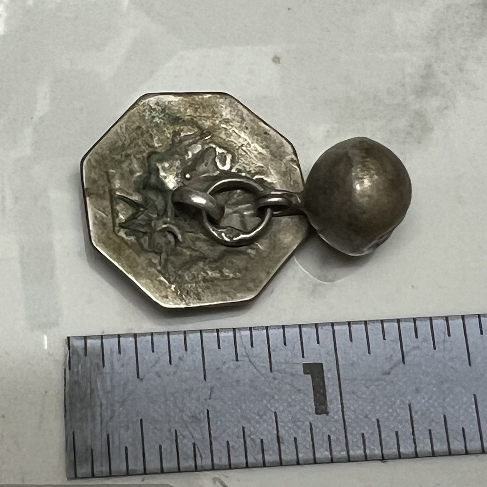 VINTAGE SAMURAI OR FIGURAL SILVER TOGGLE BUTTON Octagon shape 4.19g (Tiny hole )