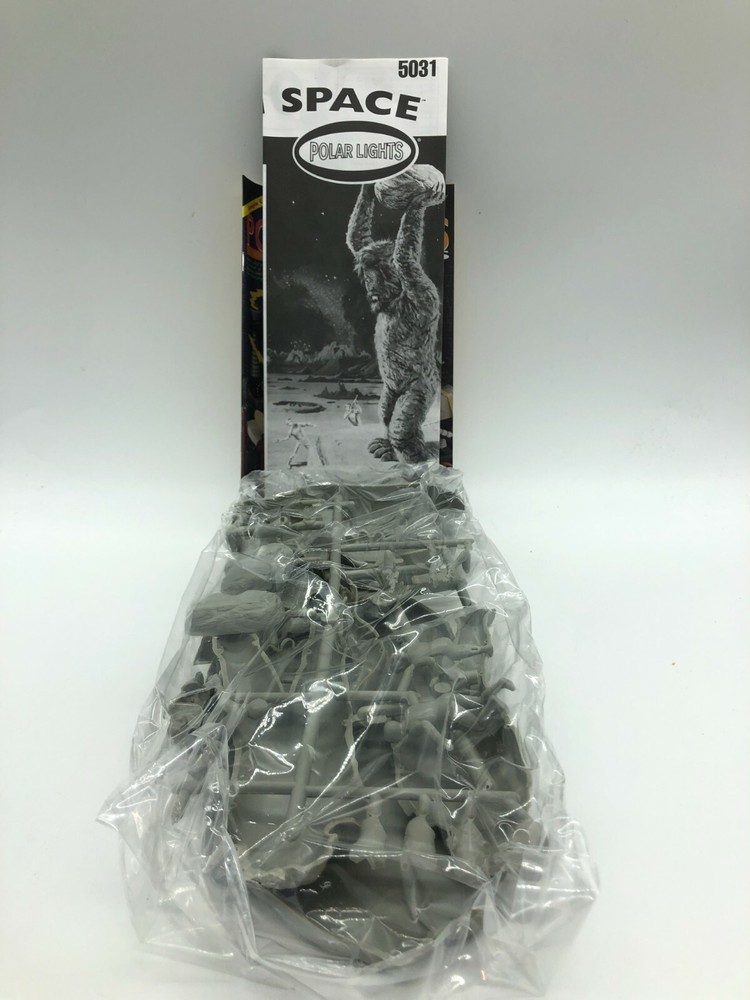 Polar Lights Lost In Space Model Kit