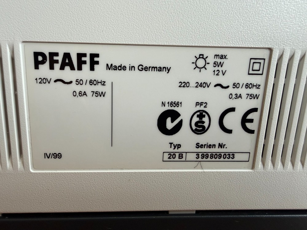 PFAFF Tiptronic 2030 sewing machine