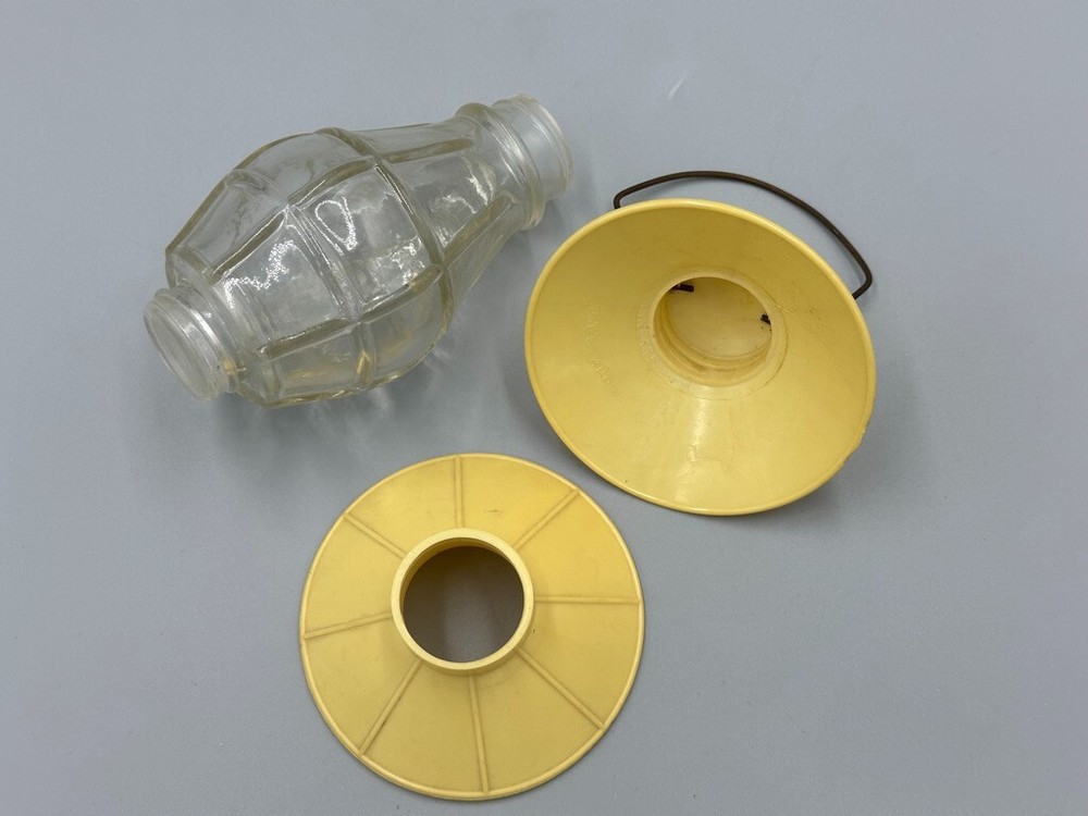 c 1950 Railroad LANTERN Yellow Plastic & GLASS CANDY CONTAINER Millstein A&E 448
