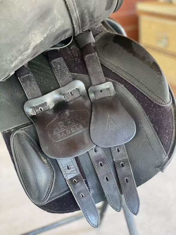 jumping saddle 17 used