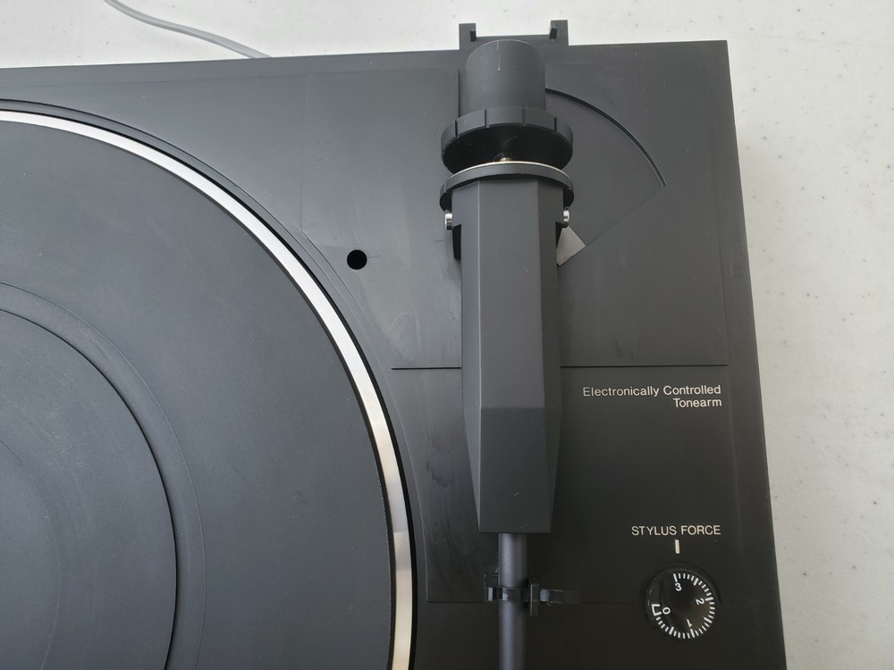 Denon Turntable Quartz DP-23F Micro Processor Fully Automatic Turntable System