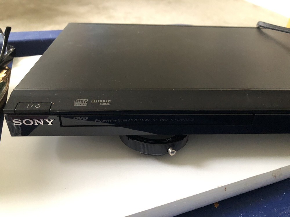 Sony DVD PLAYER w/Remote