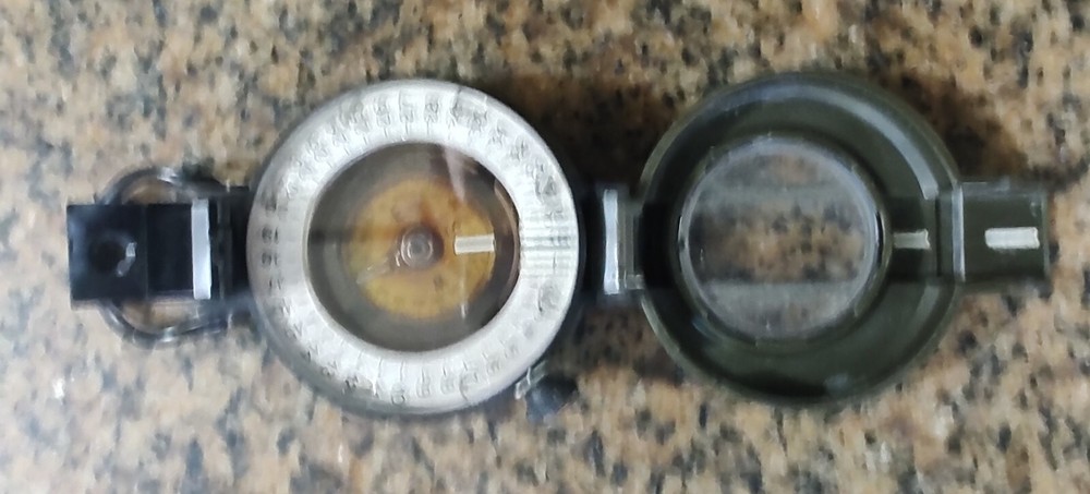 🗽VINTAGE MILITARY STYLE COMPASS