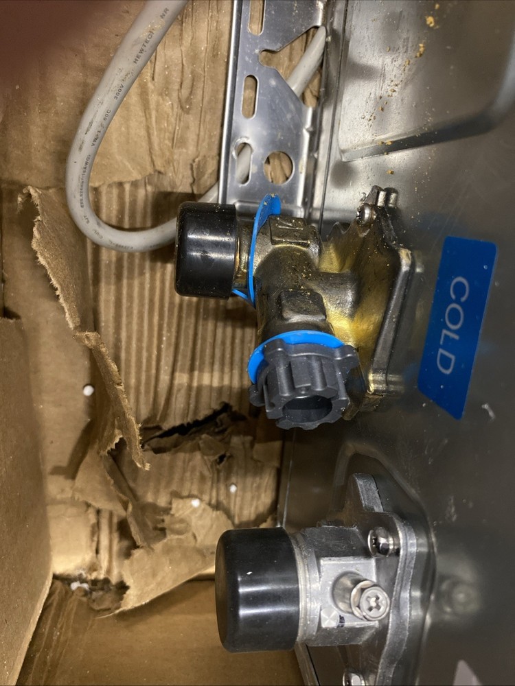 RHEEM ECOH160DVLN-3 Tankless Gas Water Heater 8.4 GPM 157,000 BTU Parts Only