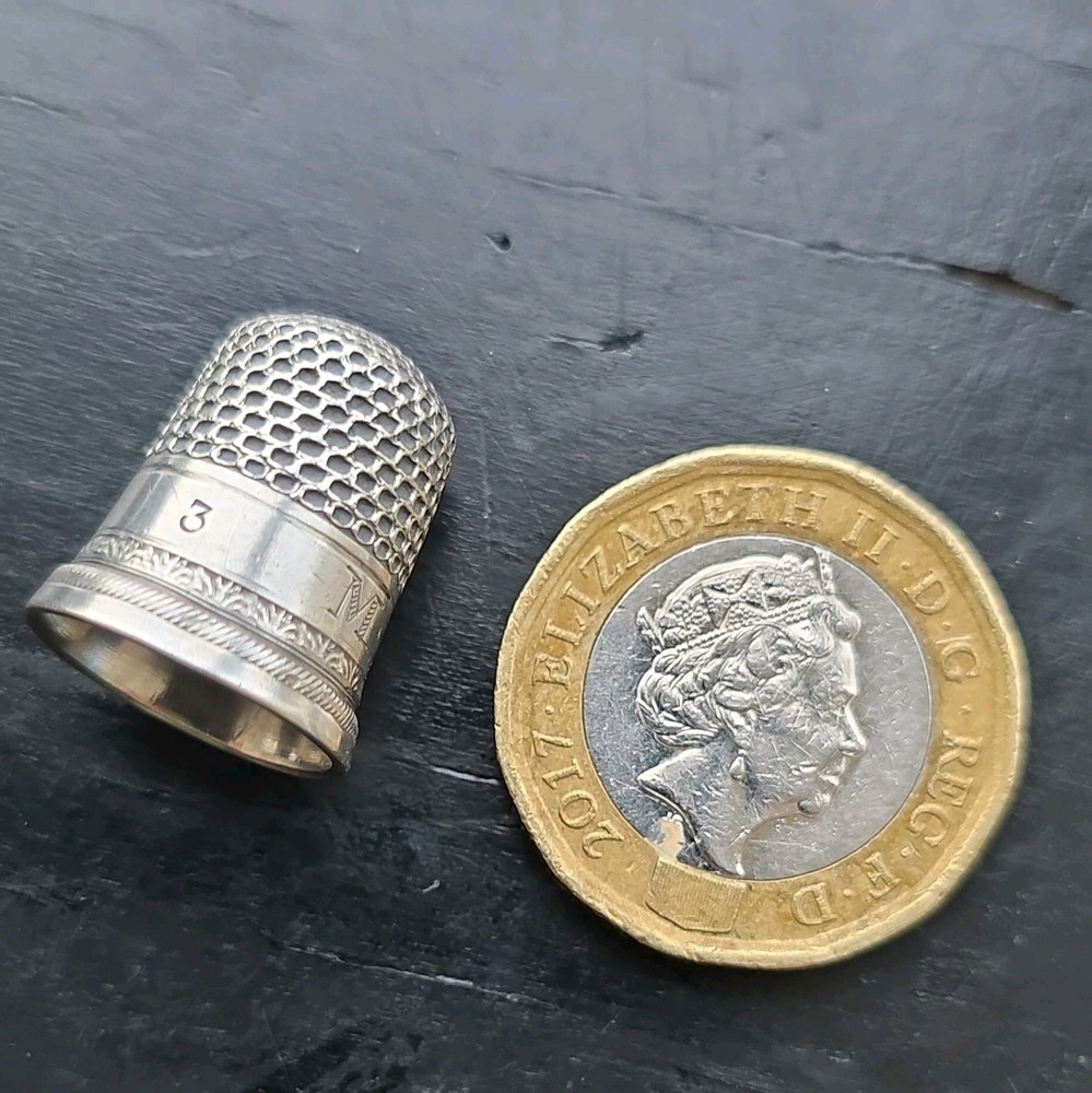 Antique boxed White Metal/ Silver Thimble.