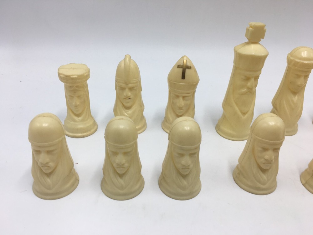 Vintage Plastic Chess Set Complete - Black & White (Unbranded)