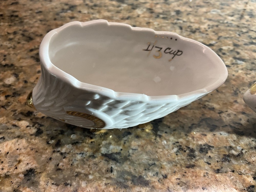hedgehog measuring cups