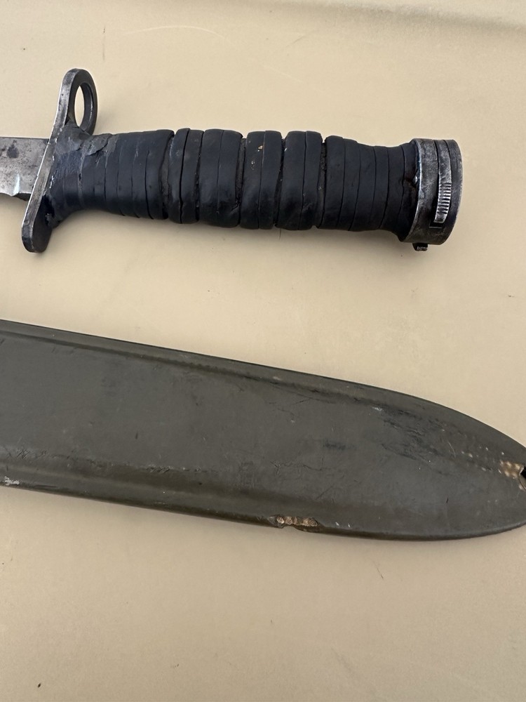 US Utica Bayonet & M8 Scabbard