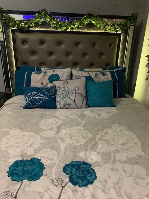 4 Piece Queen Bedroom Set