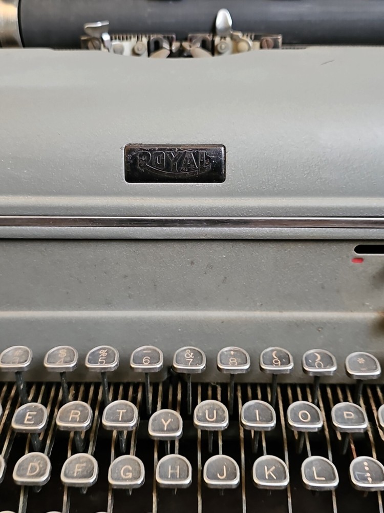 Royal Standard Desktop typewriter
