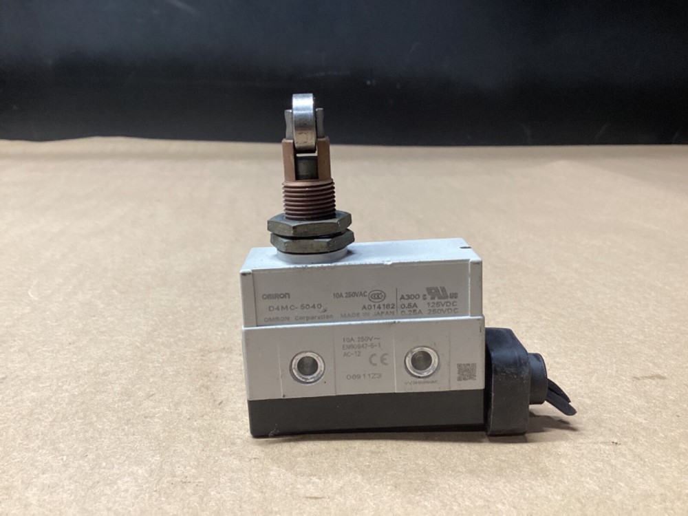 OMRON Limit Switch D4MC-5040 #120M30
