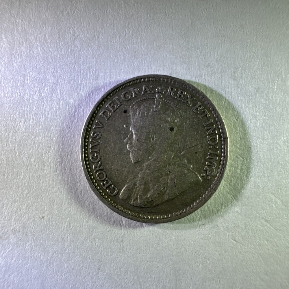 Silver 1929 Newfoundland Canada Five Cent Coin - 129