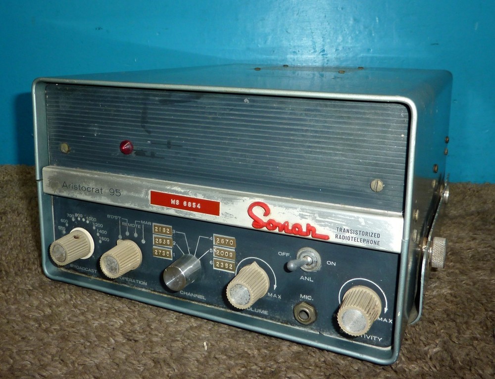 Sonar Aristocrat 95 Transistorized Radiotelephone w/ Mount