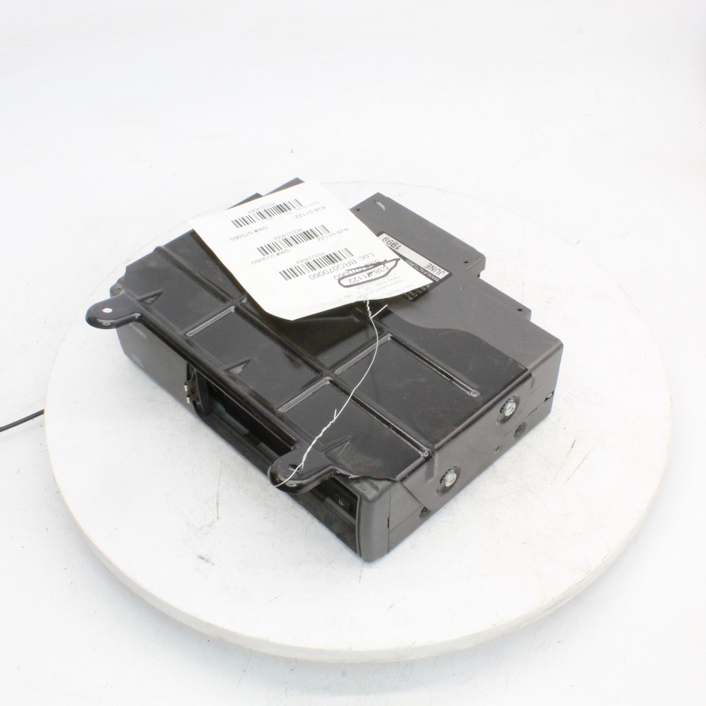 2000 Cadillac Deville 6-Disc CD Changer Part Number - 638-01122
