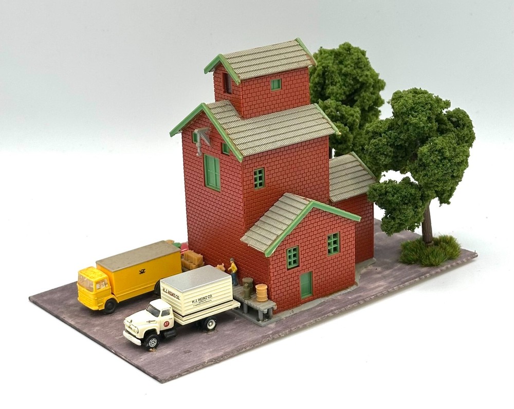 N Scale Custom Built Grain Elevator/Warehouse Lighted Diorama.