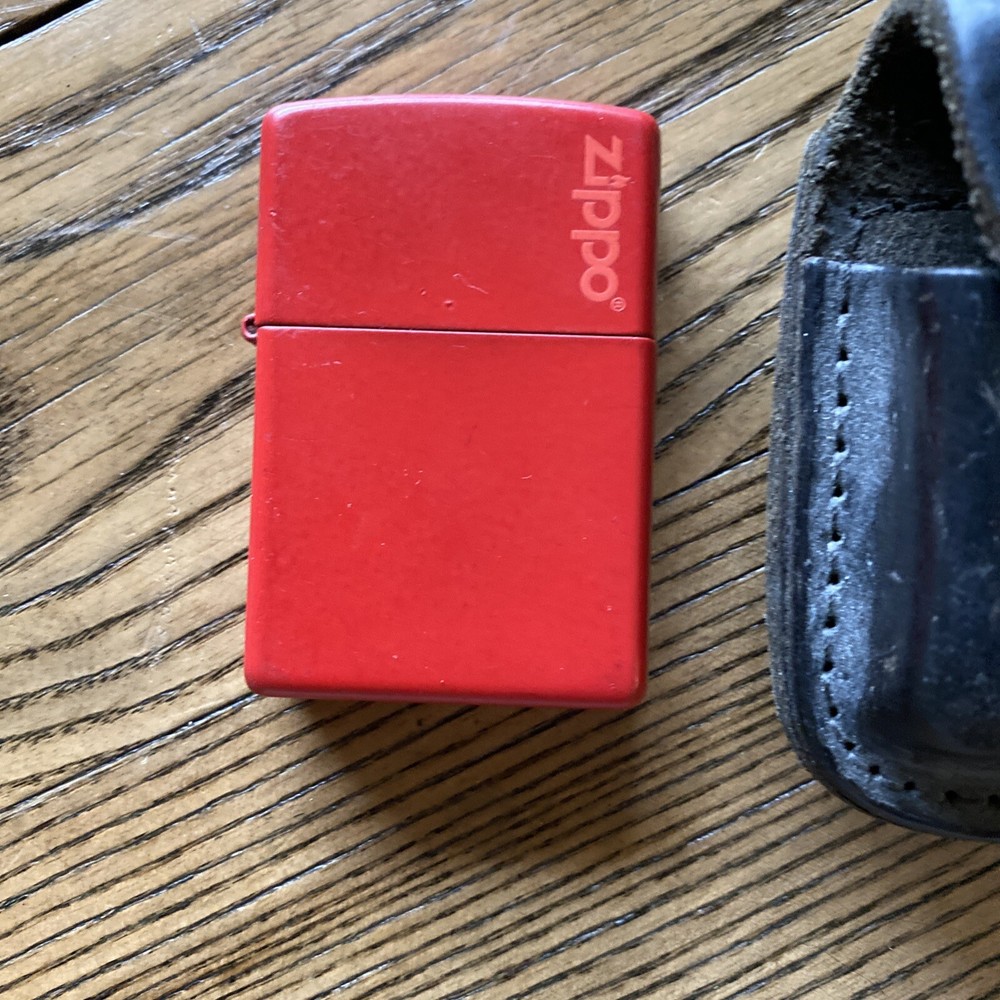 2001 red case zippo lighter with leather pouch works