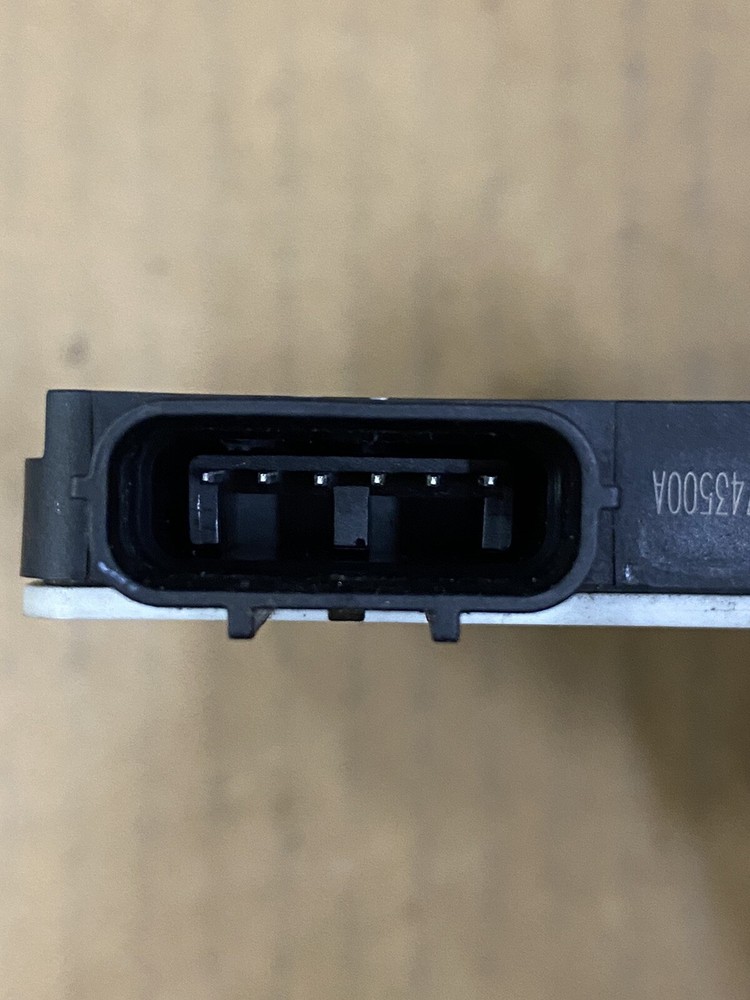 2017-21 JEEP COMPASS BLIND SPOT RADAR SENSOR CONTROL MODULE OEM 68244690AC