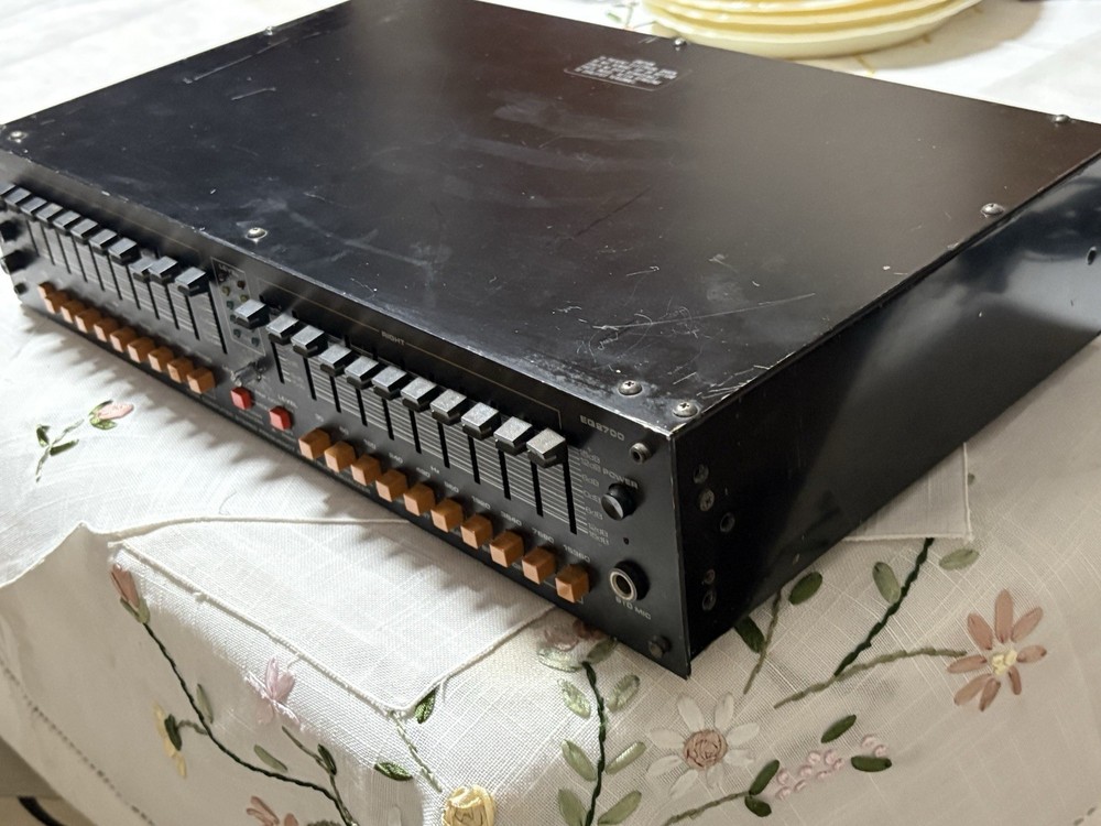 Numark EQ-2700 Stereo Frequency Spectrum Equalizer 10-Band