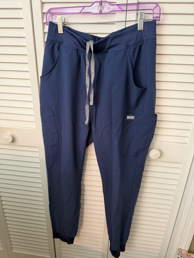 MAEVN women’s Scrub Set