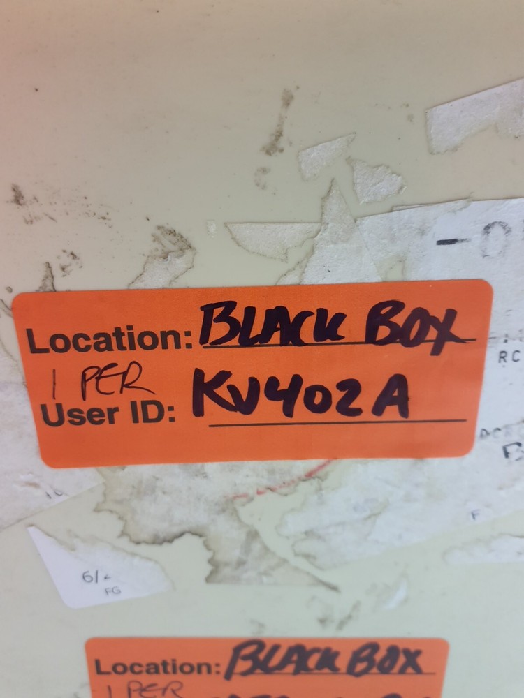 Black Box ServSwitch Micro Control 2 Computers W/ 1 Keyboard KVM Switch KV402A