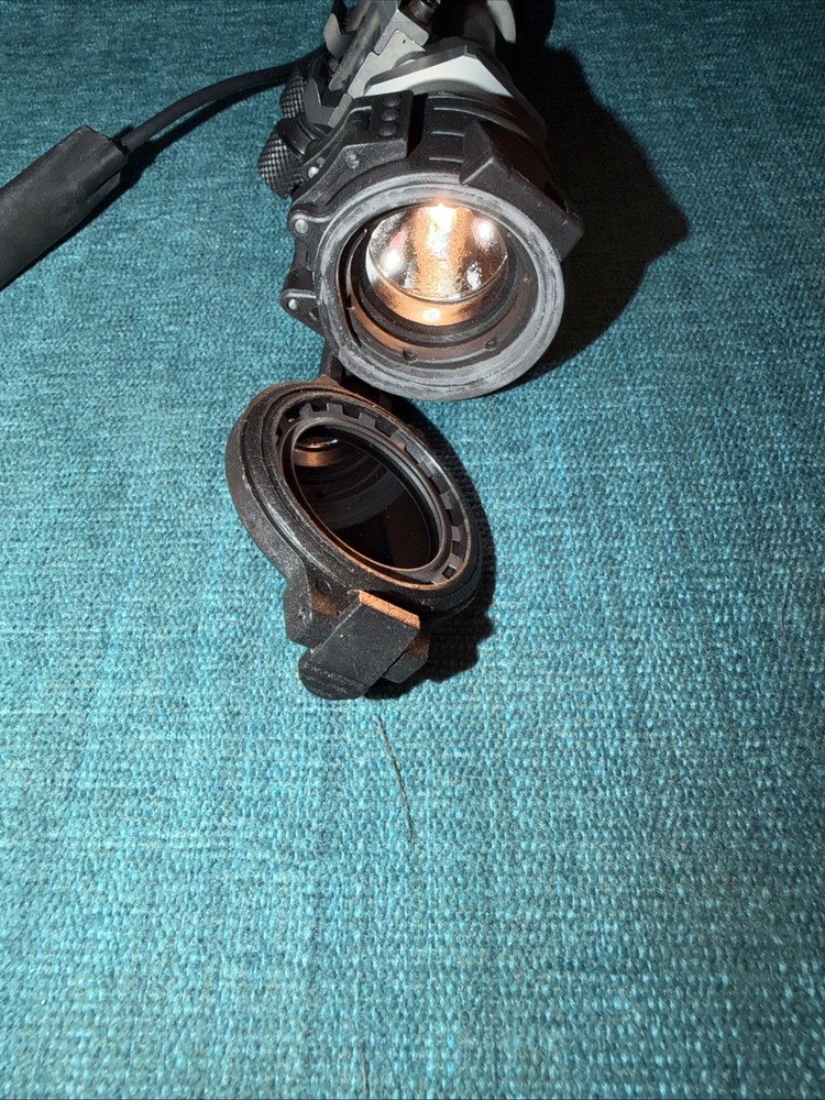 SUREFIRE Tactical Light System With Mount and pressure switch-new