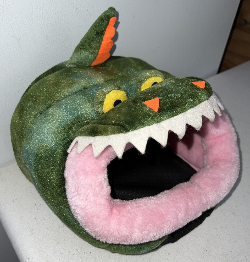 MYIDEA PET Pet Bed Nest Crocodile- Never Used