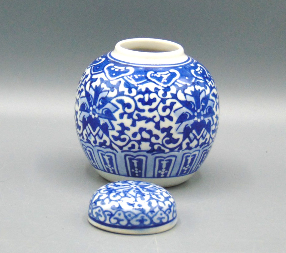 Charming Ceramic Delft Blue Ginger Jar/lid small 4"