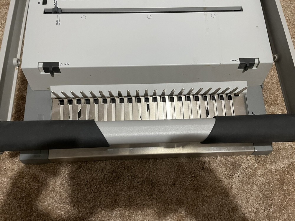 GBC Combbind C300 Binding Machine Plastic Comb