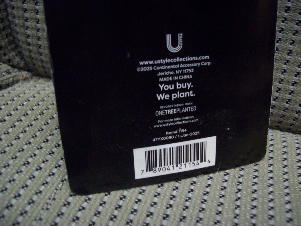 Click Eraser with 2 Refills, by Ustyle, in sealed package