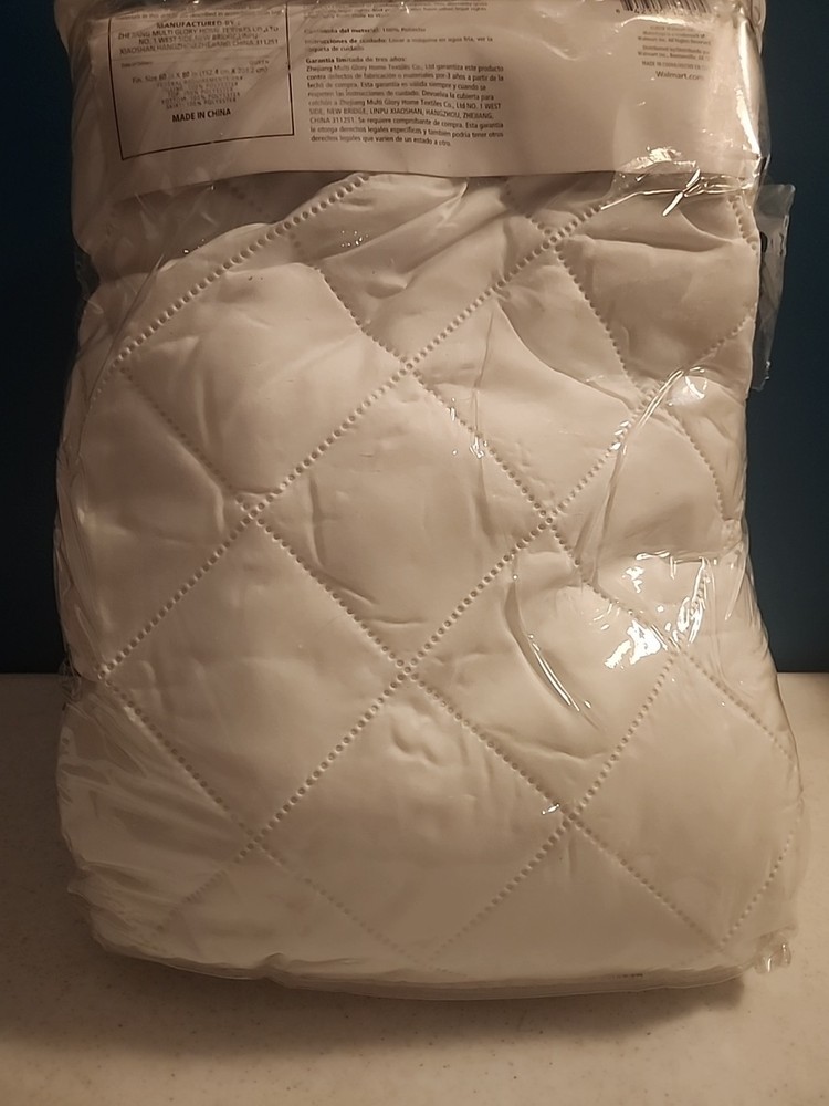 Mainstays Super Soft Quilted Mattress Pad, Queen Packaging Damaged