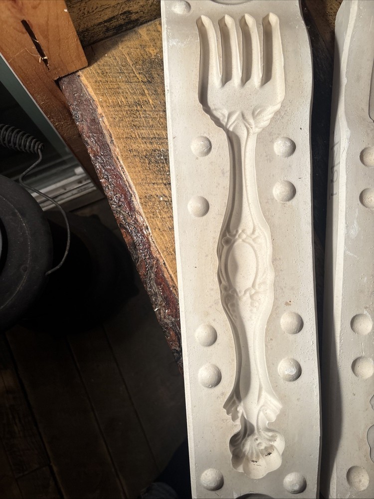 Arnel’s 631-A Fork Wall Hanging Ceramic Mold