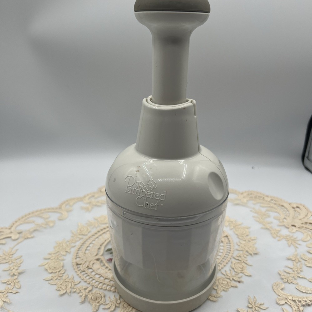 Pampered Chef Push Function Food Chopper - White VGC Clean!