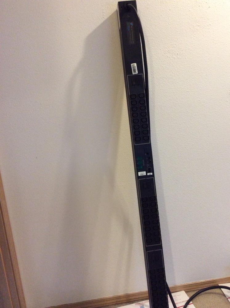Server Technology POPS PIPS 48 Outlet (C13) Rack PDU 240 Volts Servertech 3-phas