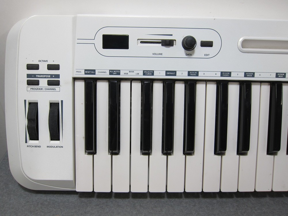 Samson Carbon 49 USB Midi Controller Keyboard - TESTED