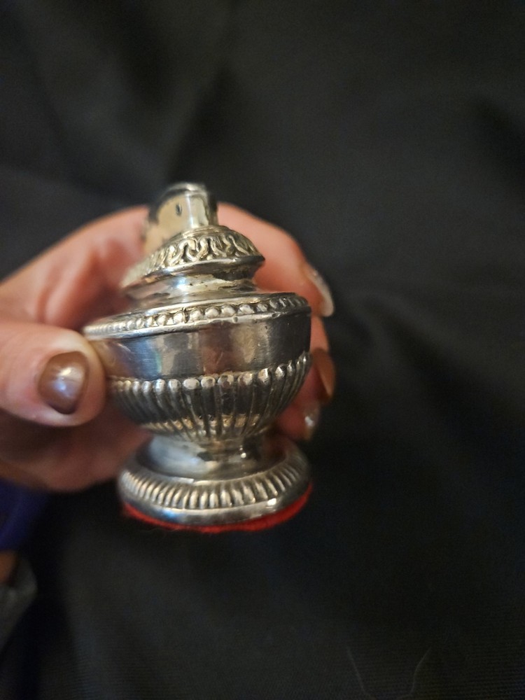 Vintage Ronson Queen Anne Table Lighter