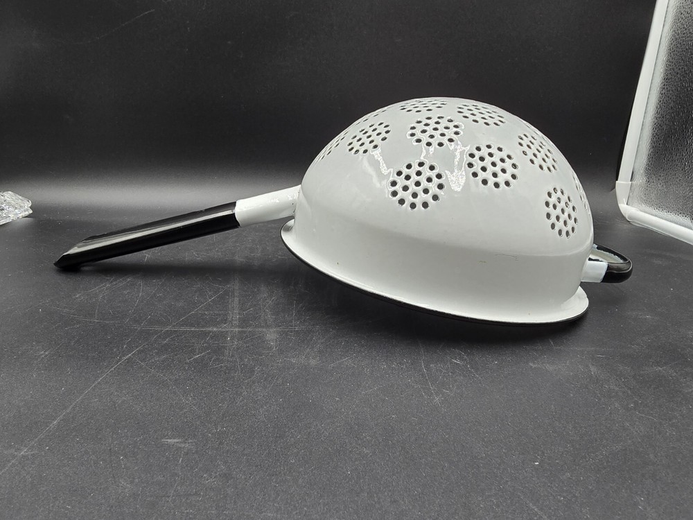 Farmhouse Rustic White Long handled Enamel Ware Colander 20 CM