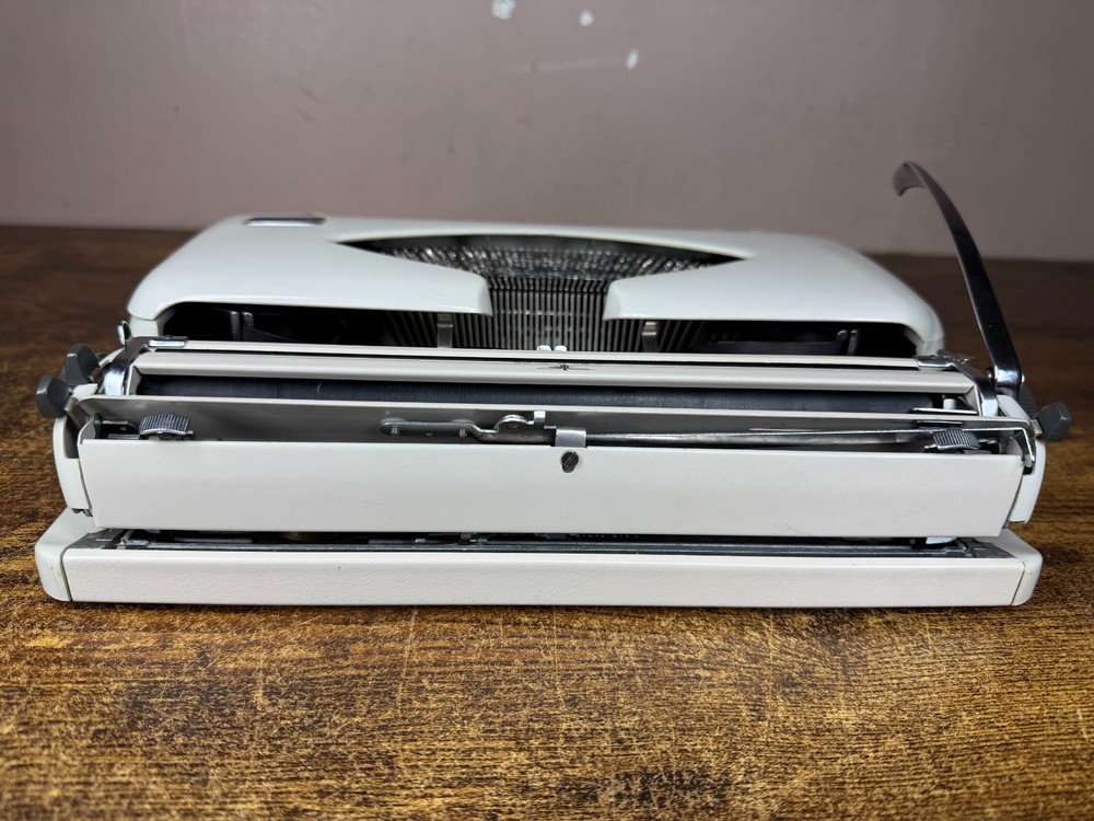 Excellent! Serviced Cursive/Script 1966 Adler Tippa 1 Ultra-Portable Typewriter