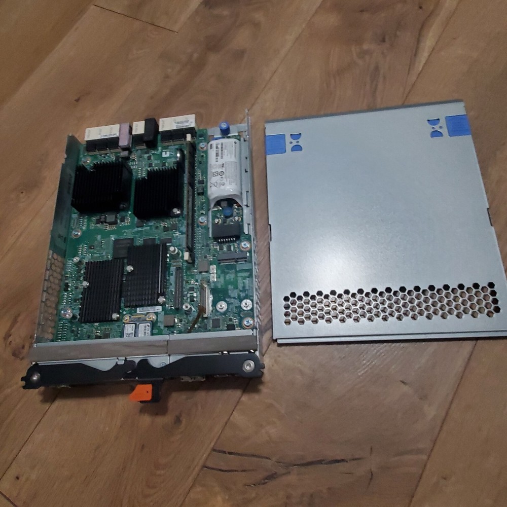 NetApp E2700A Disk Array Drive Module I/F-6 A100069 SAS 111-02853+C1 111-02853