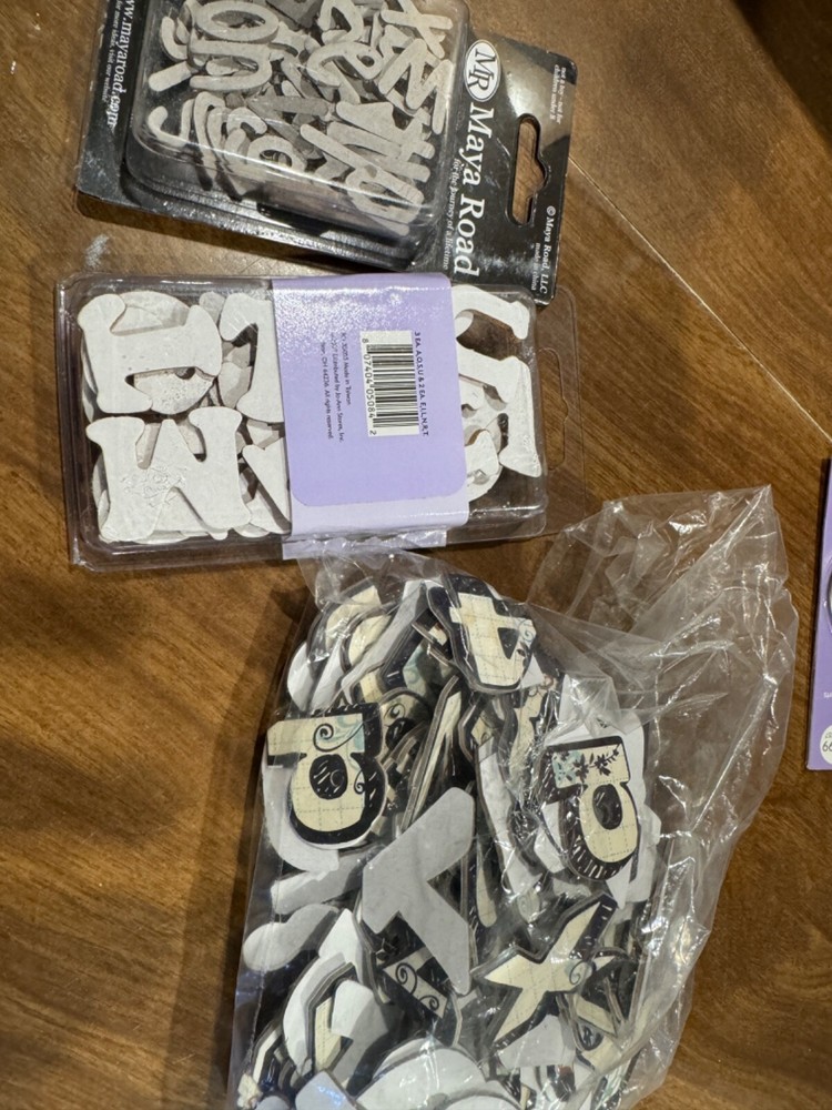 Chipboard letters - Large assorted lot