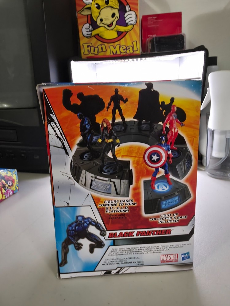 Marvel Universe Comic Series Black Panther Figure With Light Up Base
